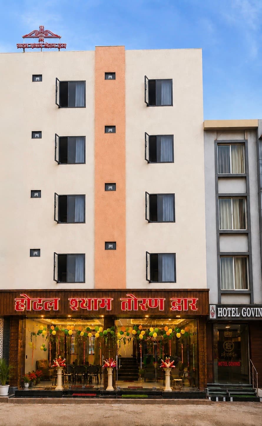 Full exterior view of Hotel Shyam Toran Dwar building in Khatushyamji